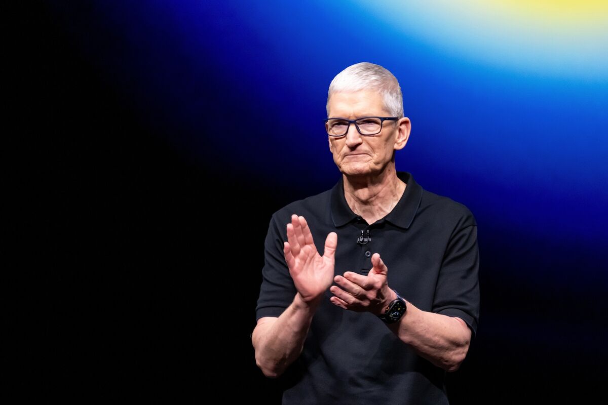 Tim Cook's Enduring Legacy: Apple's Leadership Transition and the AI Frontier