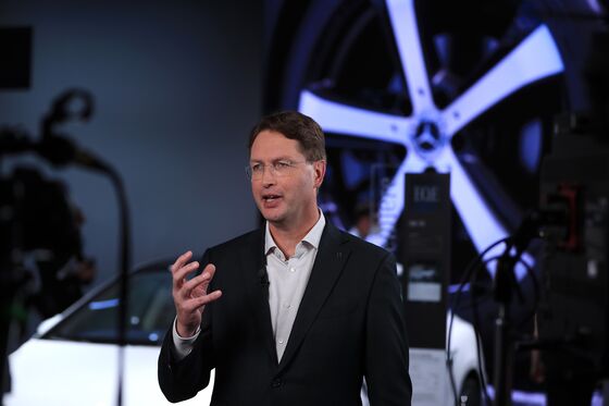 Mercedes Bets Entry-Level EV Buyers Will Accept Shorter Range