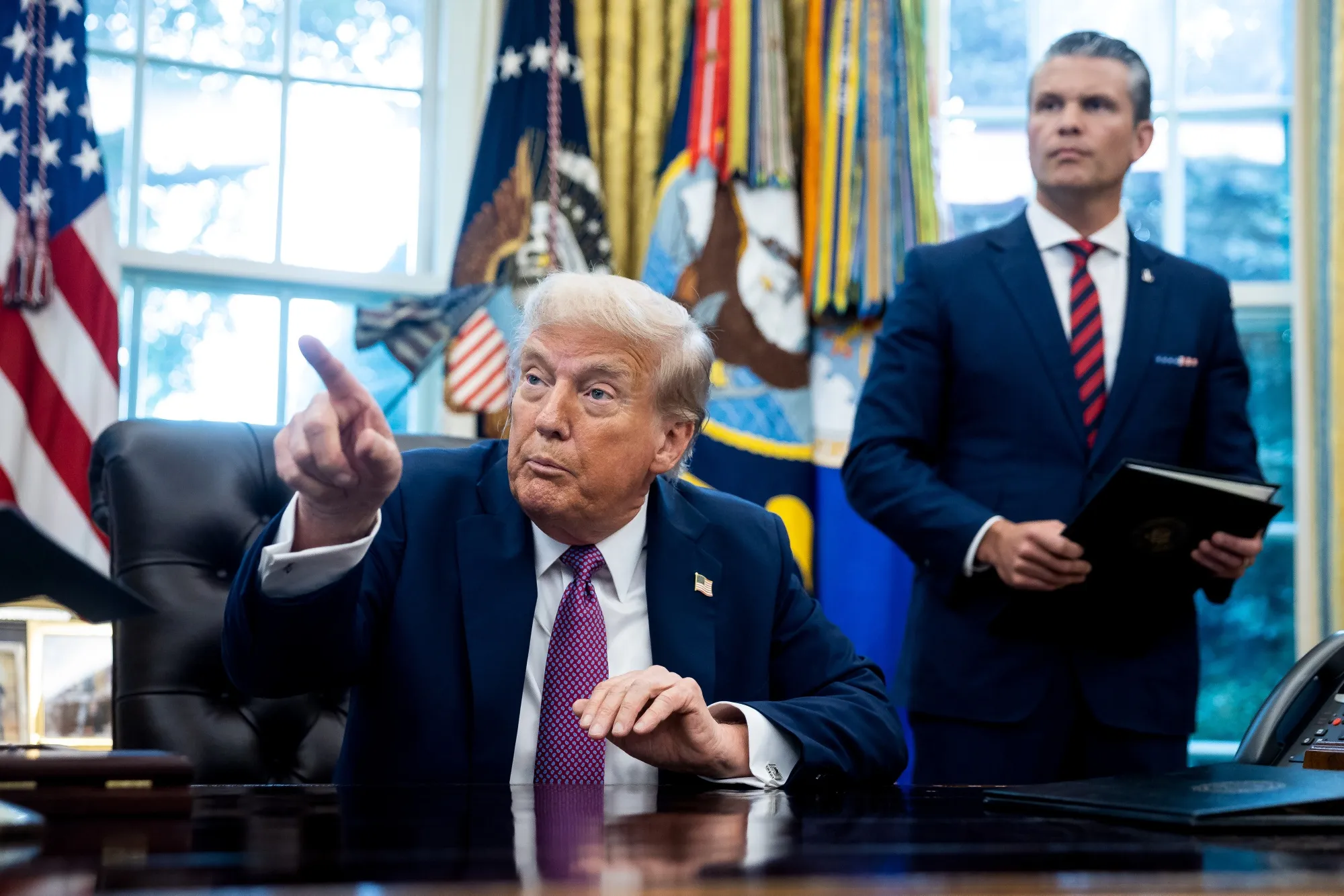 Trump Orders Pentagon to Pay Troops Despite Shutdown - Bloomberg
