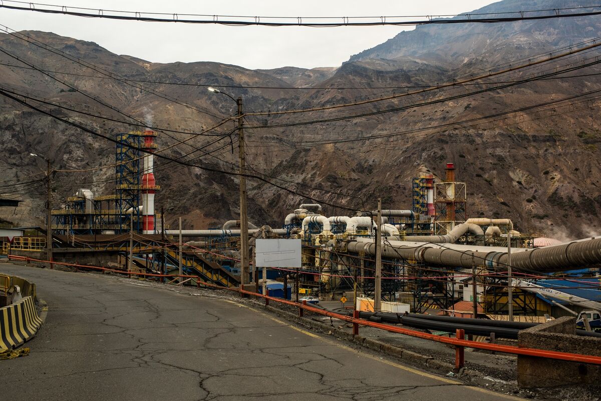 bloomberg.com - James Attwood - Codelco Races to Rescue Workers After Accident at Chilean Mine