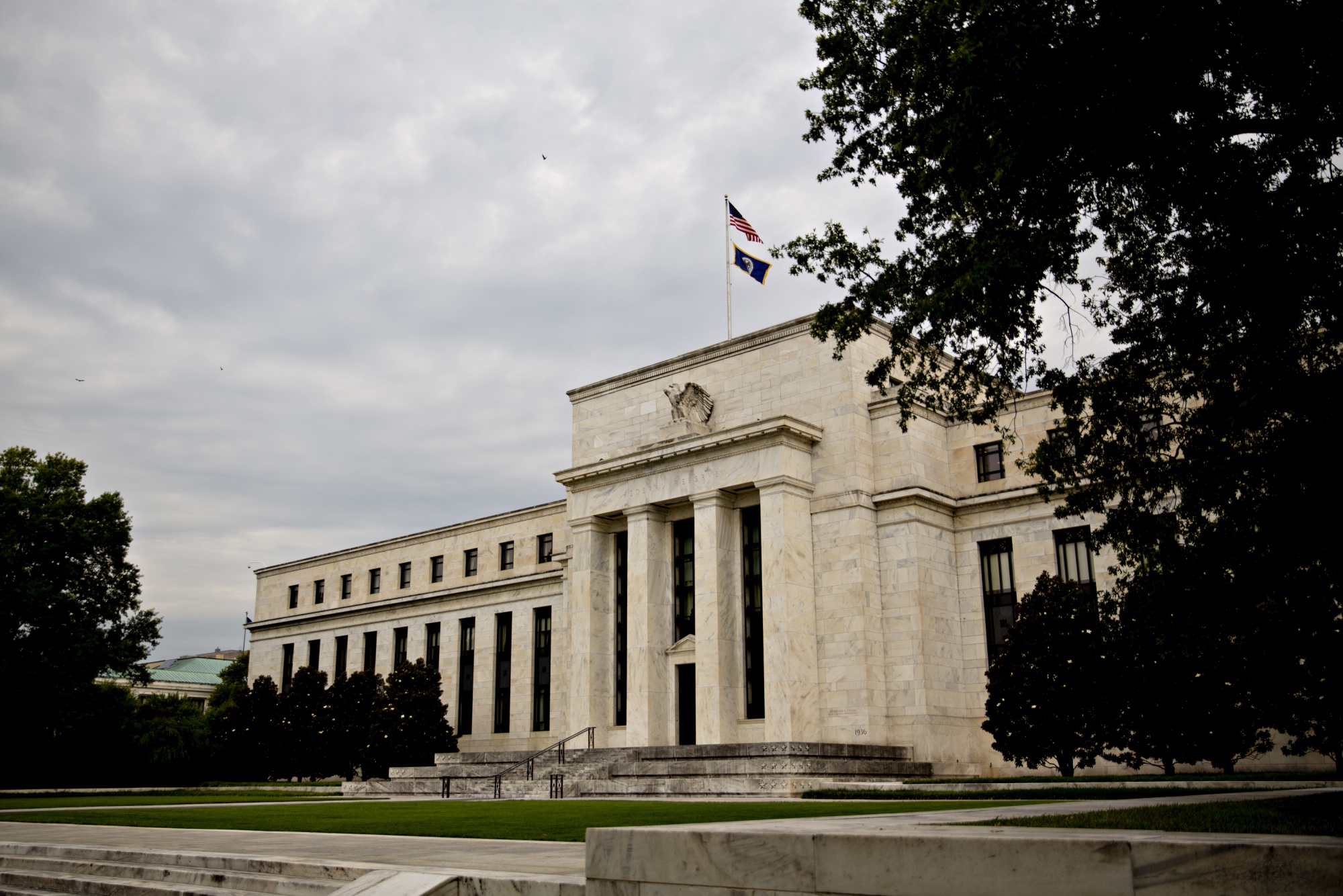 Fed Seen Cutting Rates Next Week And Then Hitting Pause Button - Bloomberg