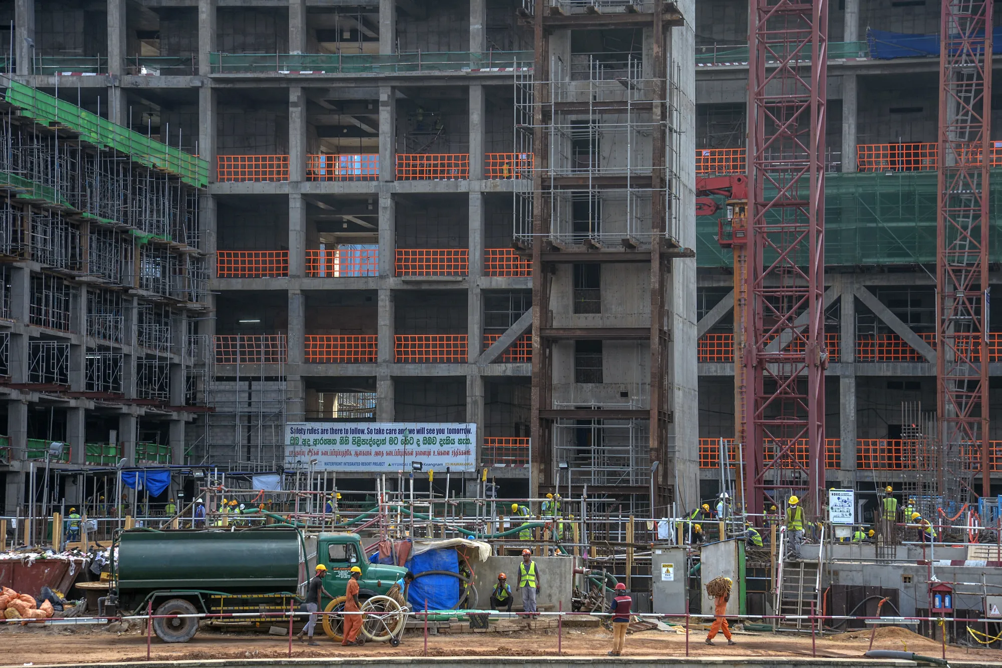 India Offers Sri Lanka $400 Million to Develop Infrastructure - Bloomberg