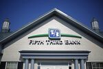 A Fifth Third Bancorp branch stands in Louisville, Kentucky, U.S., on Wednesday, July 10, 2019. Fifth Third Bancorp is scheduled to release earnings figures on July 23. Photographer: Luke Sharrett/Bloomberg