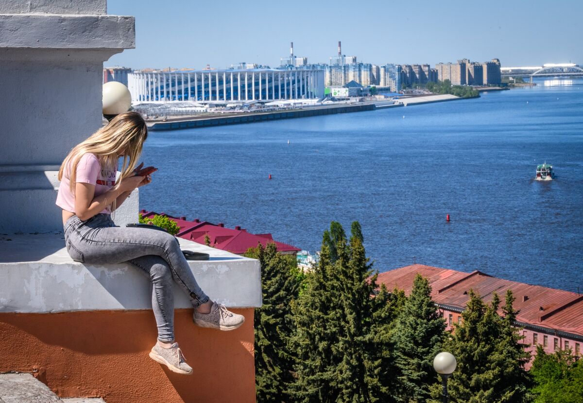 Russian Internet Outages Soar as Kremlin Boosts War Controls