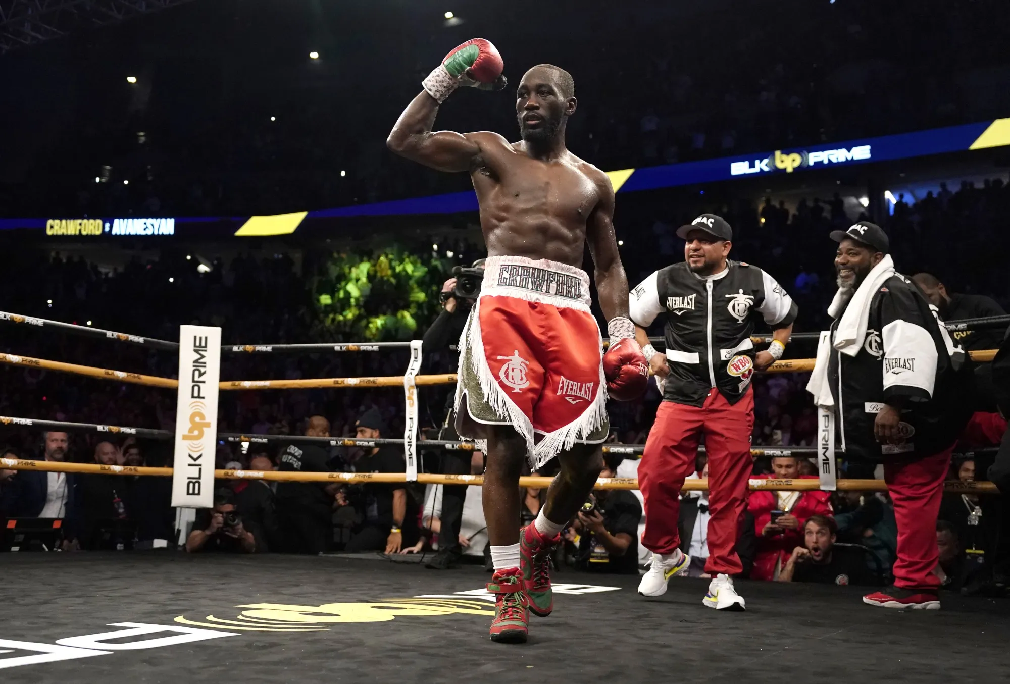 Crawford Knocks Out Avanesyan in 6th Round, Keeps WBO Title - Bloomberg