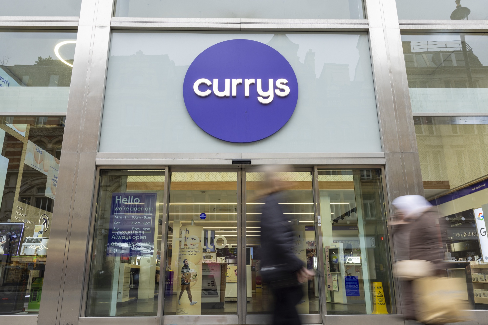 Currys Lifts Profit Outlook After Bidders Walk Away - Bloomberg