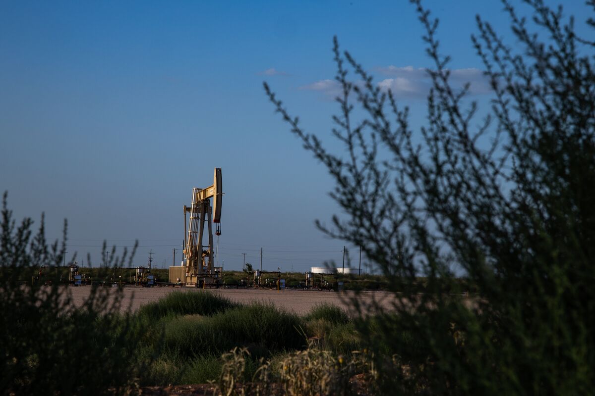 Oil Extends Gain as Fresh US-Iran Attacks Cloud Hormuz Reopening