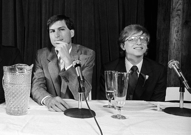 Steve Jobs and Bill Gates take questions at a press conference to announce Microsoft's Excel software program at Tavern on the Green in New York on May 2, 1985.