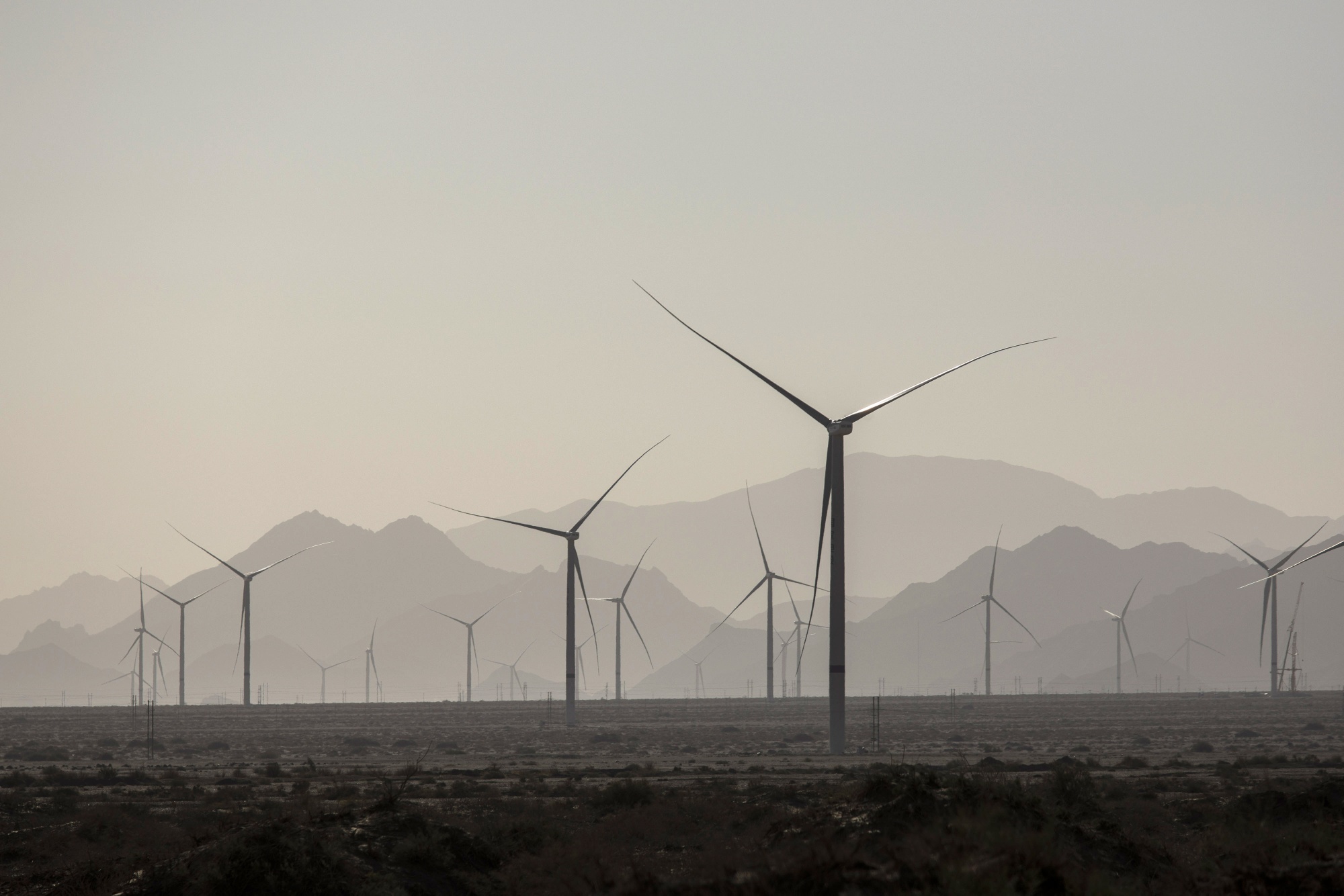 Huge new wind turbines face backlash - E&E News by POLITICO