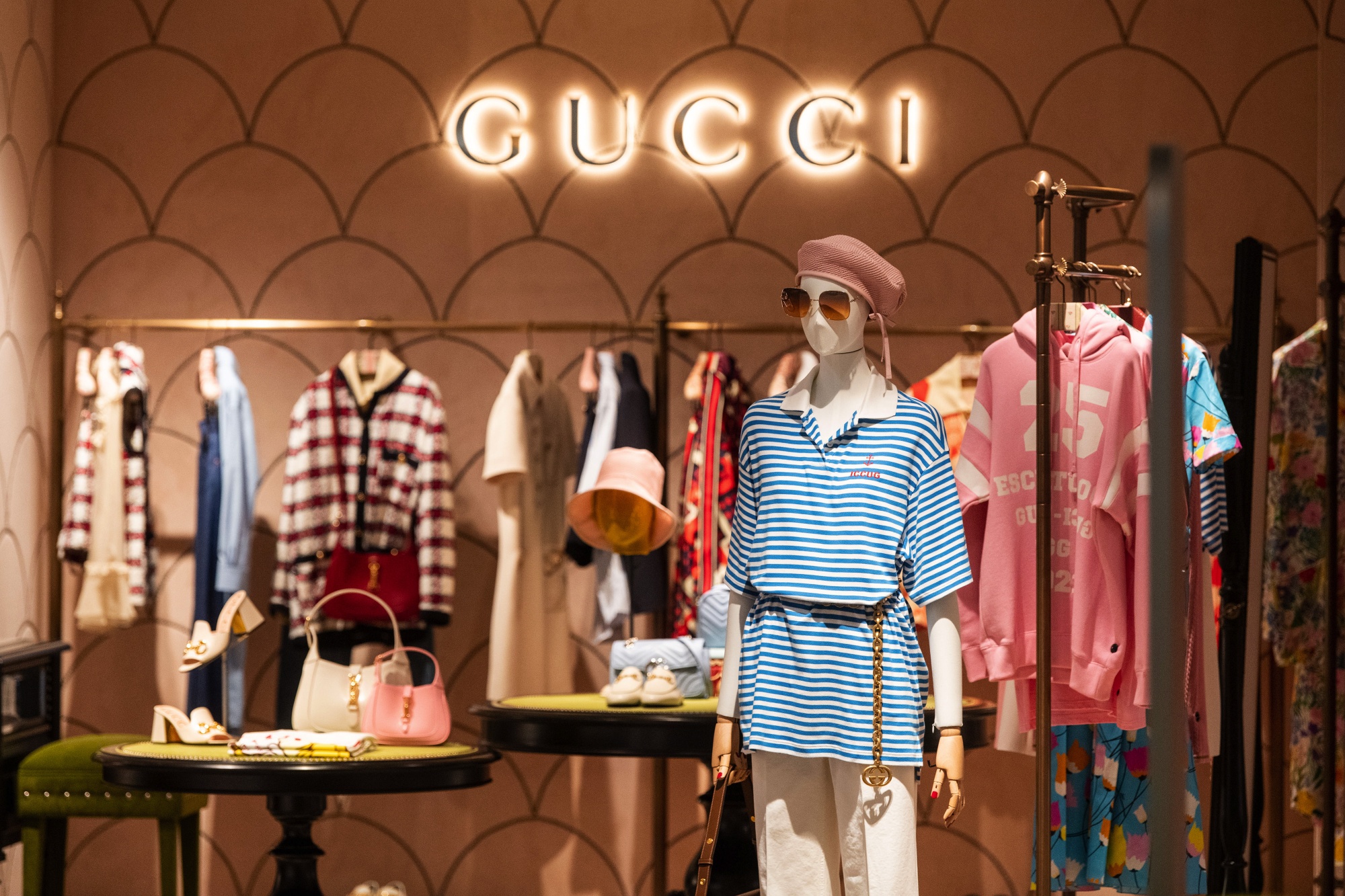 Gucci Sales Growth Sputters as Kering Label Faces Transition - Bloomberg