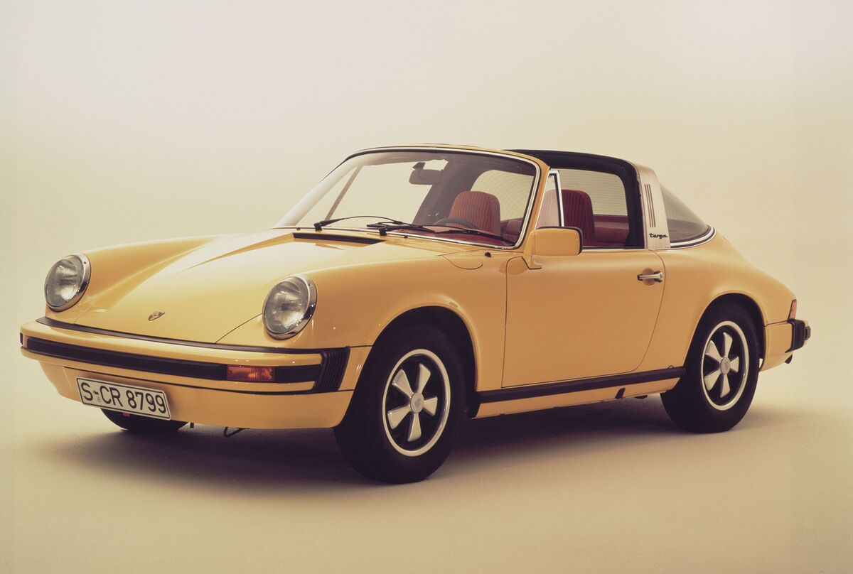 Why You Should Invest in a '60s-Era Porsche 911 Targa, Right Now - Bloomberg