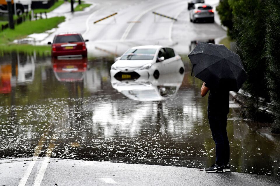 Australia Consumer Sentiment Declines on War, Floods, Inflation - Bloomberg