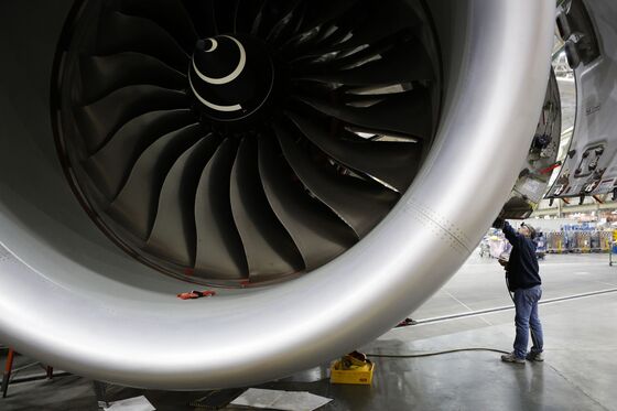 Dreamliner Engine Fix Is Said to Face Delay Risk on Scarce Parts