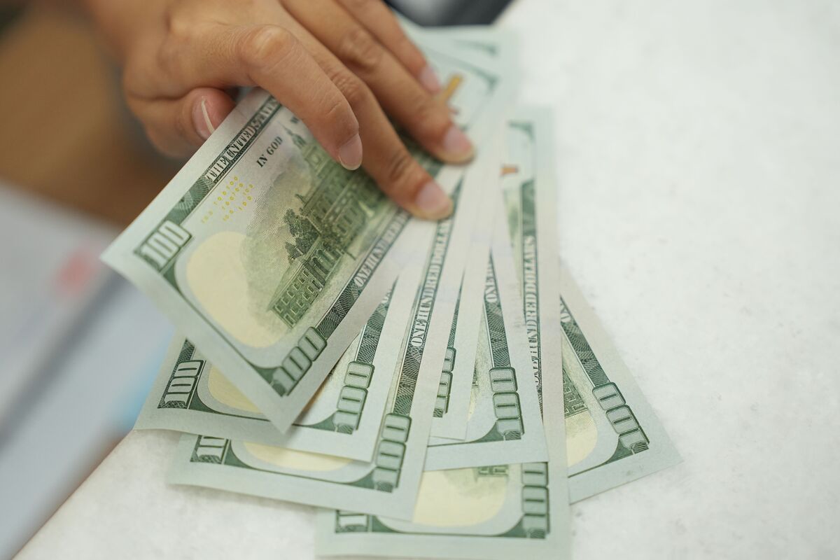 Dollar Tiptoes Toward Two-Month High as Global Fiscal Woes Mount