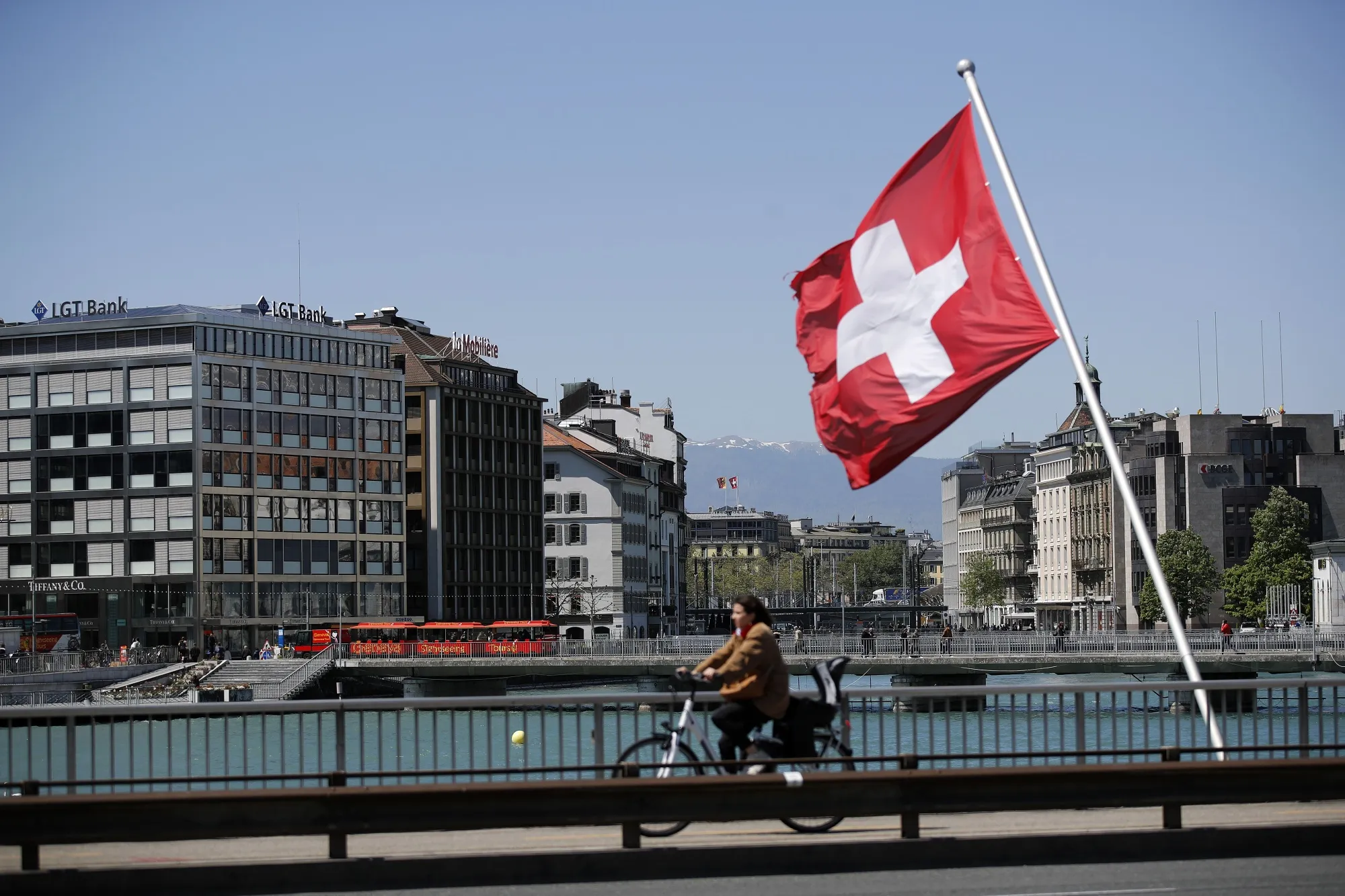 Standard Chartered is weighing reopening an office in Geneva.
