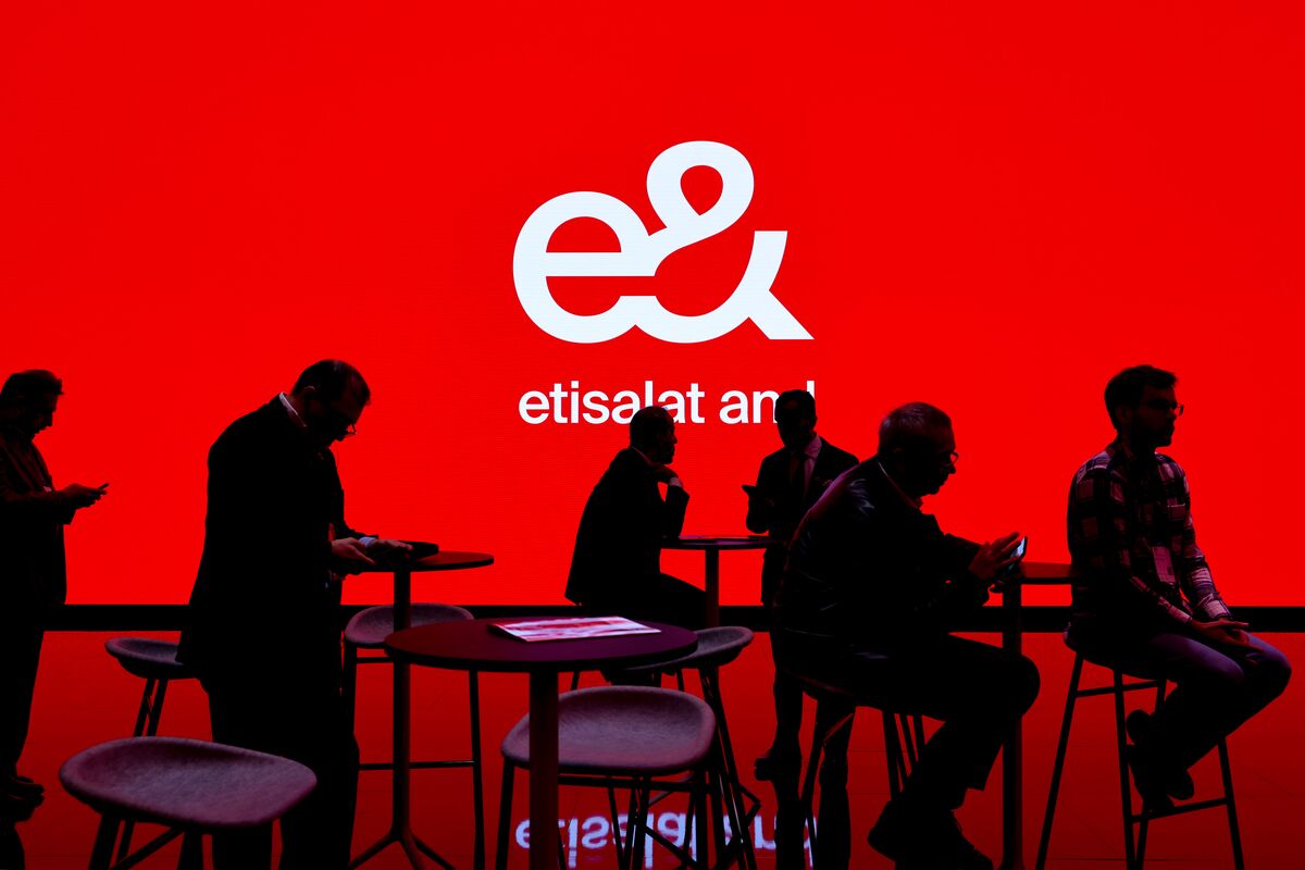 bloomberg.com - Edwin Chan - Emirates Tel to Sell Vodafone Stake in $6 Billion Deal