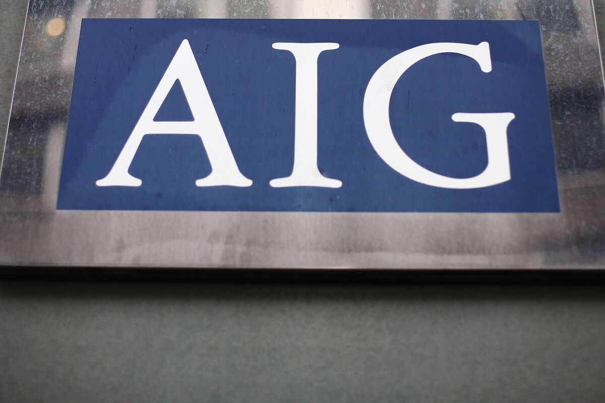 AIG Falls as Profit Hurt by Underwriting Slump, Charge - Bloomberg