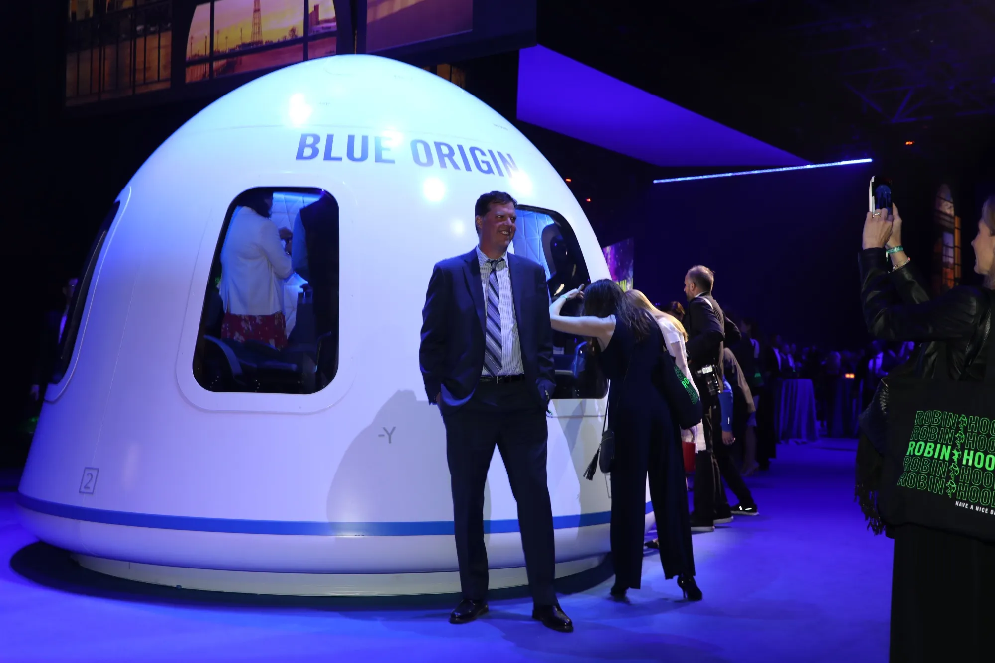 Ken Griffin Buys Blue Origin Space Flight, Will Donate to Teacher -  Bloomberg