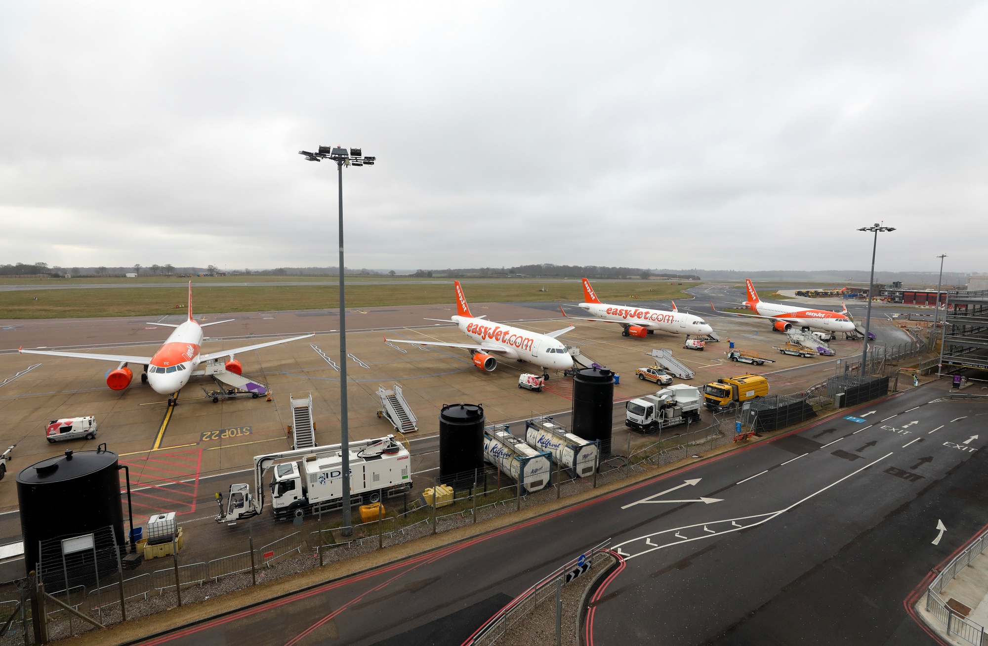 EasyJet Plc Grounds Fleet, Plans to Build Buffer Against Virus Blow