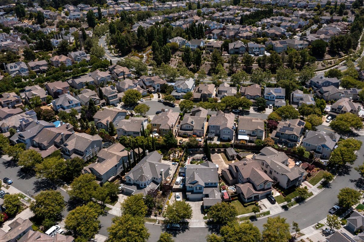 US Mortgage Rates Hit Lowest Since April in Boost to Refinancing