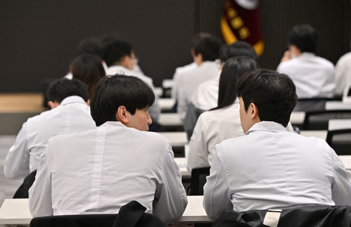 South Korea Doctors Protest, Threaten to Resign Over Medical School ...