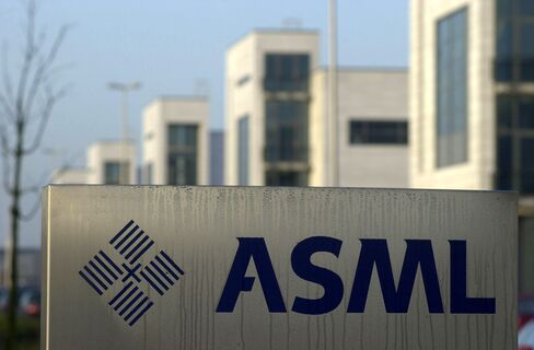 ASML Bookings Drop 27% as Earthquake Hurts Some Chipmakers