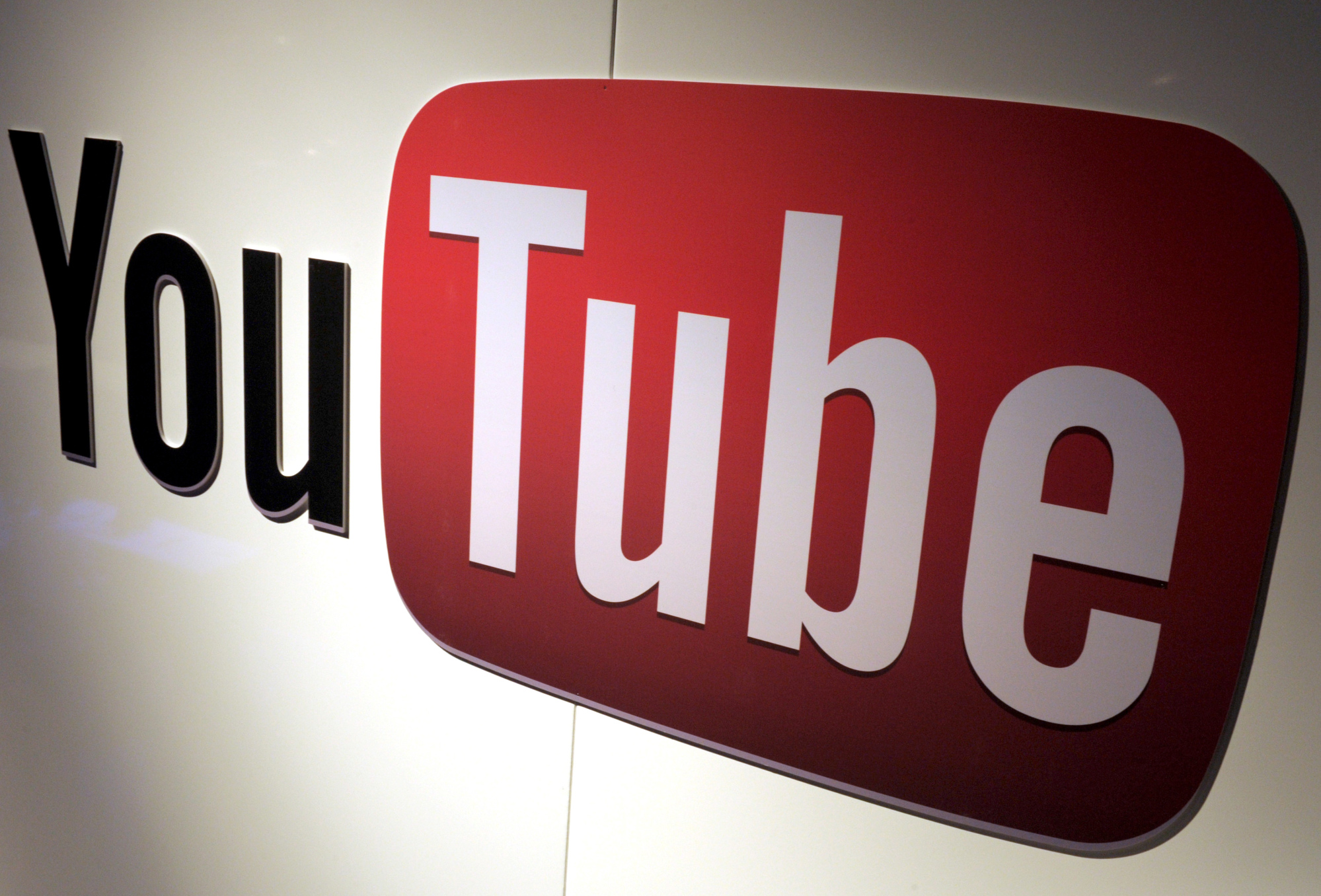 Deutsche Bank and Mars Pull YouTube Ads After Predatory Videos - Bloomberg