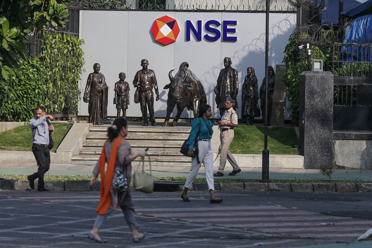bloomberg.com - Santosh Nair - Losses in Mid, Small-Cap Stocks Test India Retail Investor Patience