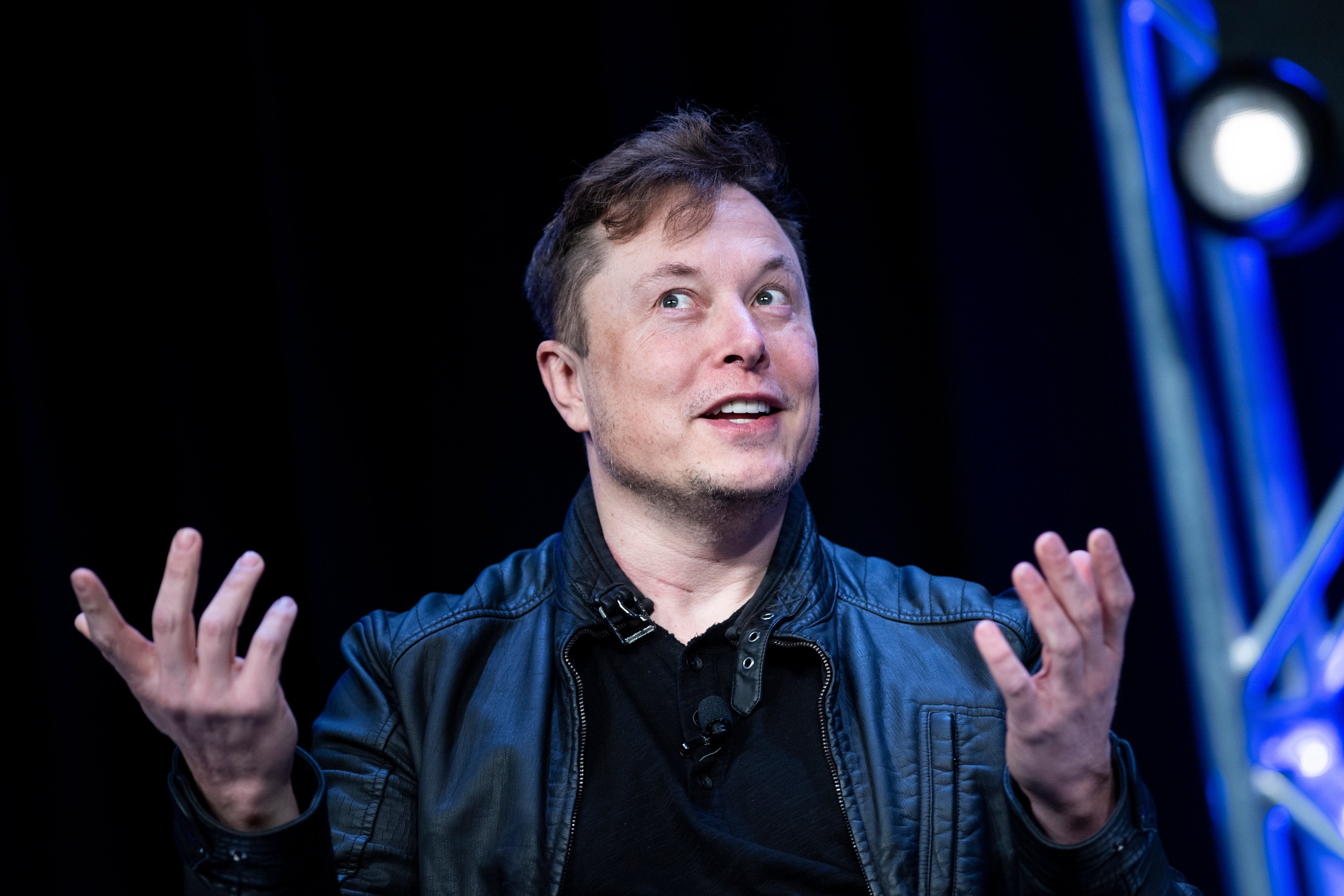Elon Musk Makes Wild Debut on Clubhouse App - Bloomberg