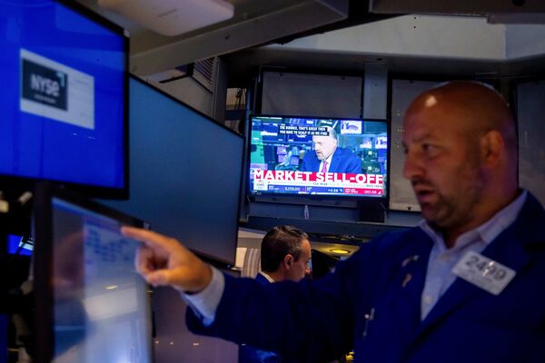 Goldman?s Trading Desk Sees Brief Window to Buy Dip in Stocks