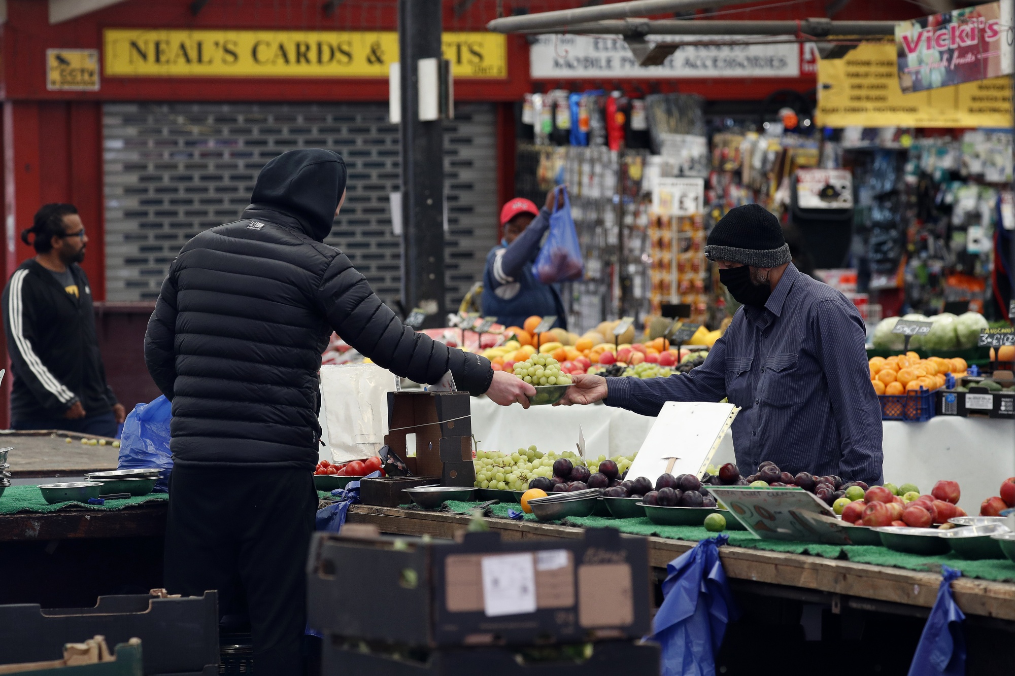 Supermarket expansion means trouble in store for France's local shopkeepers, Retail industry