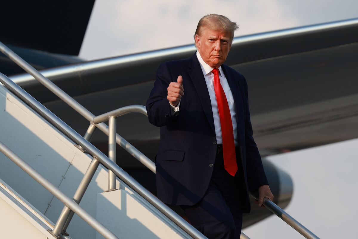 Trump cảm ơn Kosovo vì nhận người bị trục xuất từ Mỹ Trump cảm ơn Kosovo vì nhận người bị trục xuất từ Mỹ