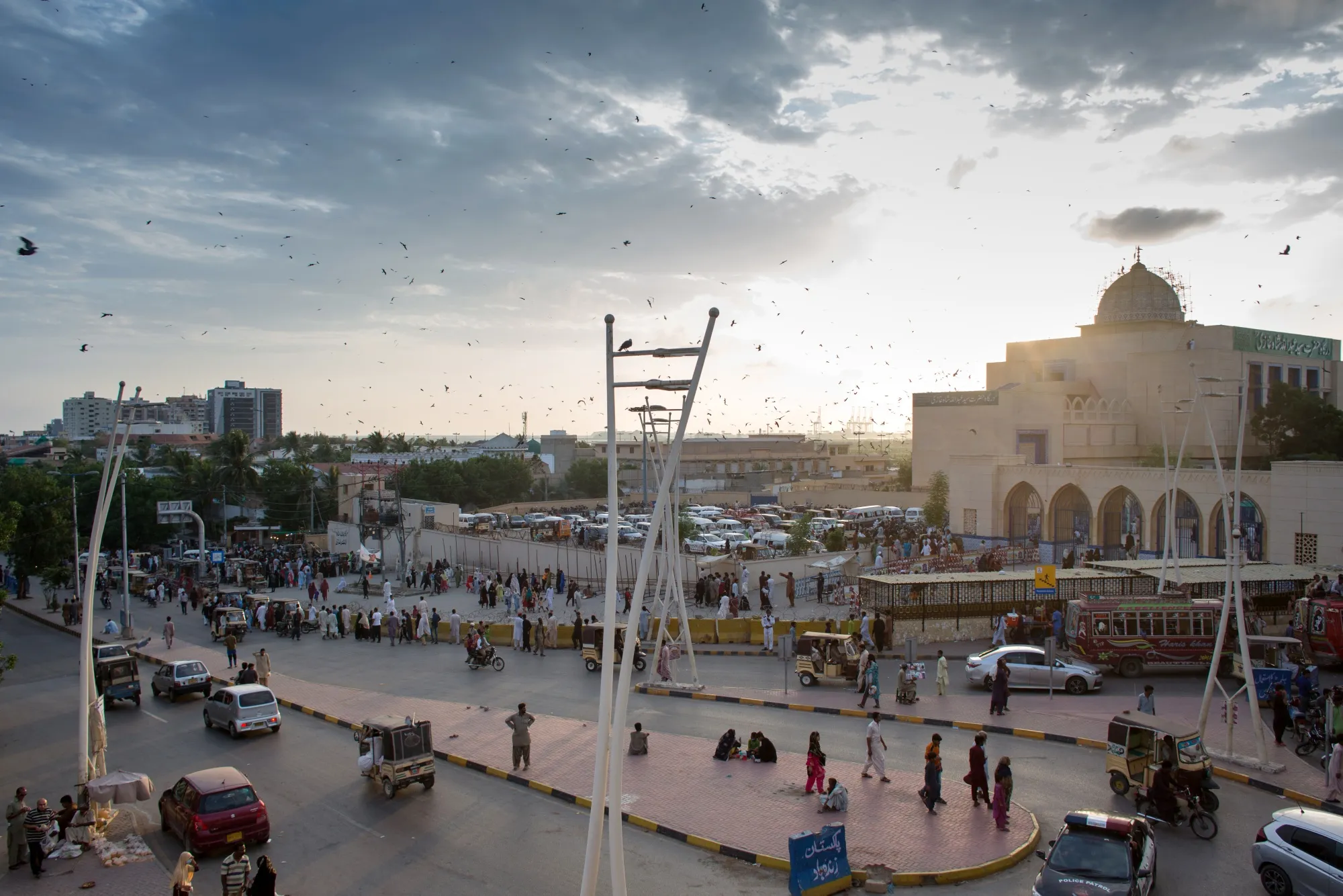 Asia-Beating Rally in Pakistan Bonds to Extend, Investors Say - Bloomberg