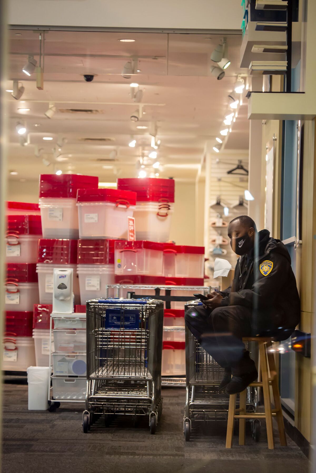 Security Guards' New Covid Pandemic Duty: Mask Enforcement - Bloomberg