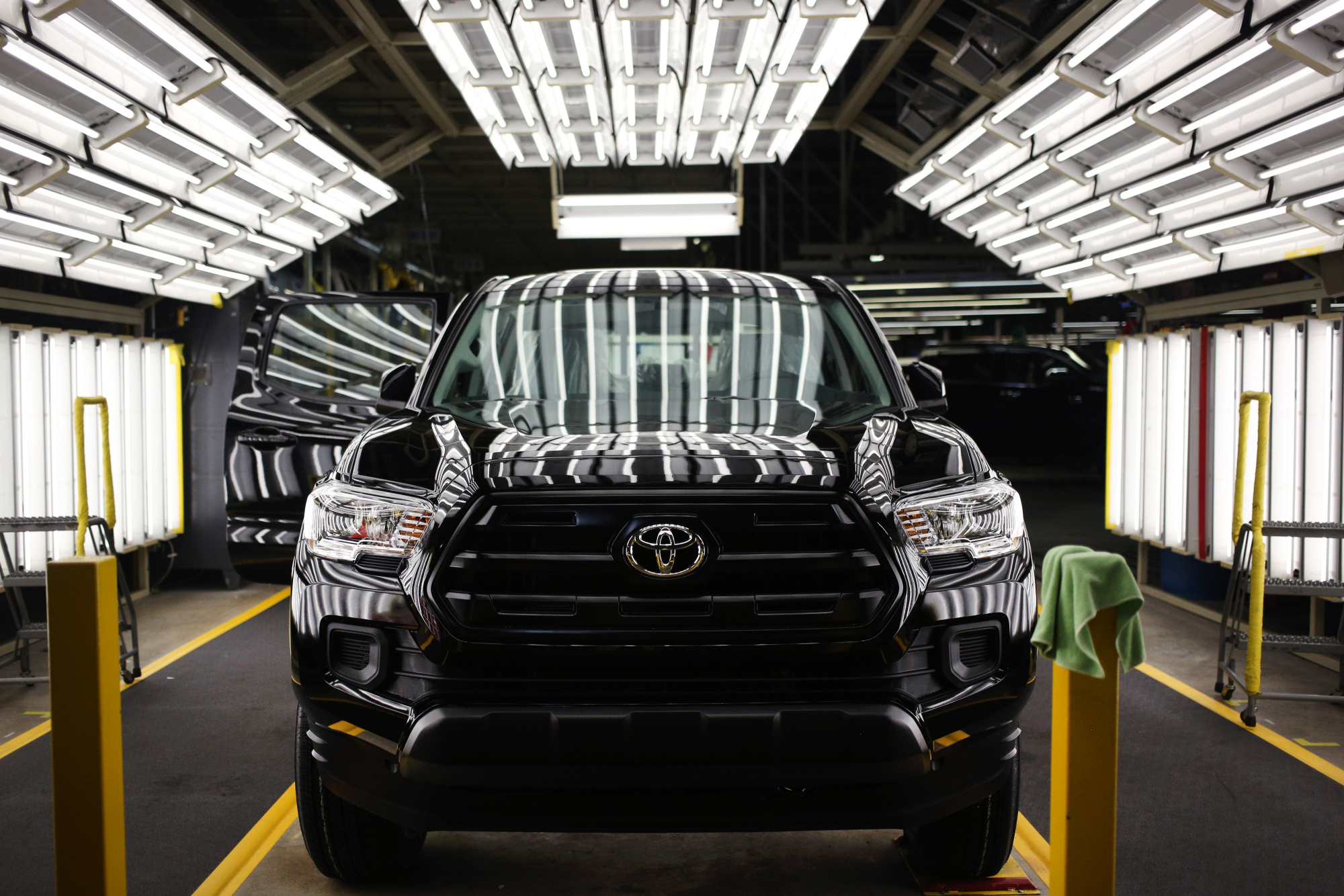 A Toyota Motor Corp. Tacoma pickup truck undergoes an inspection on the assembly line at the company's manufacturing facility in San Antonio, Texas, U.S., on Wednesday, Jan. 20, 2016.&nbsp;