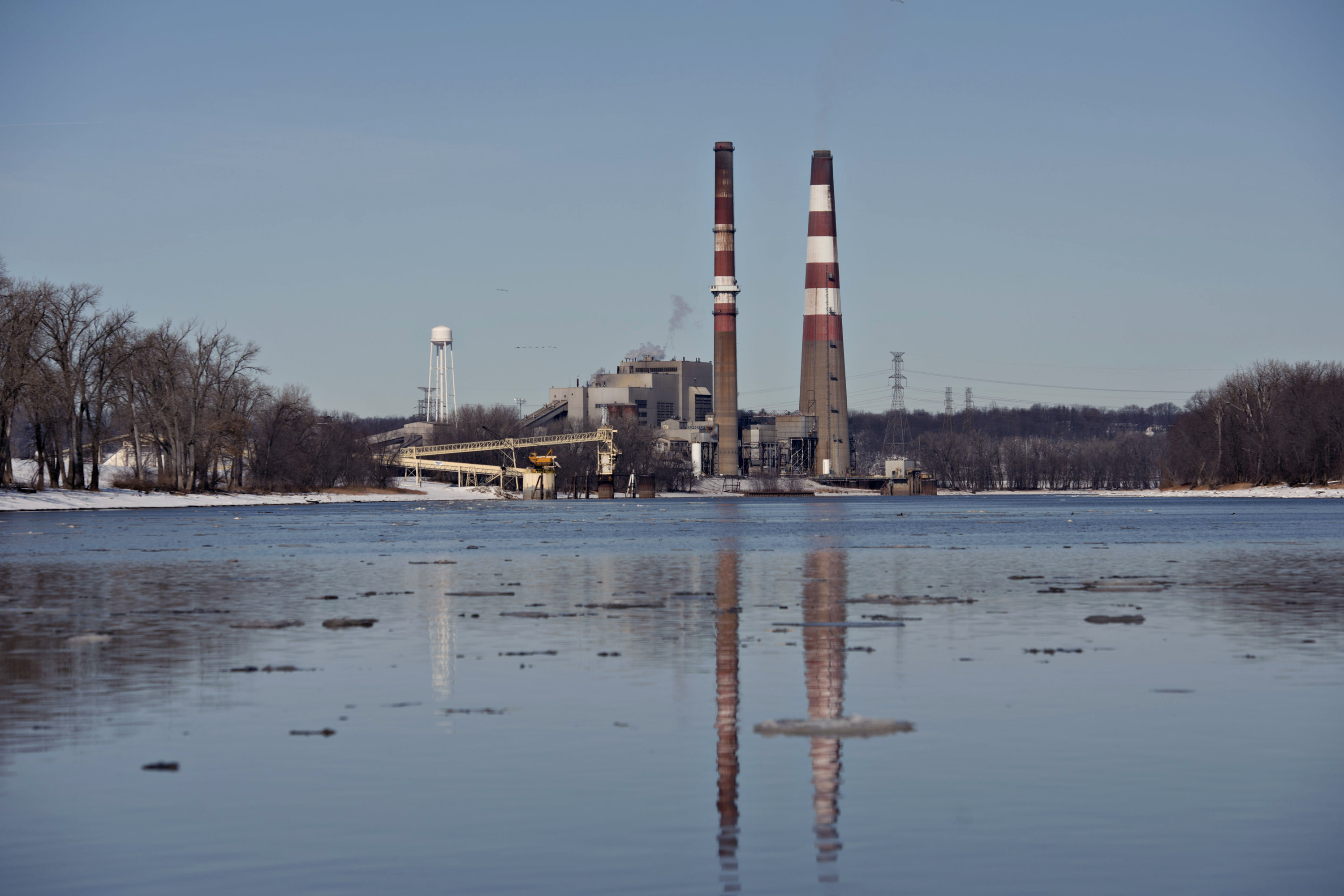 The Dynegy Inc. E.D. Edwards Power Station stands on the banks of the Illinois River in Bartonville, Illinois, on Feb. 19, 2014. Photographer: Daniel Acker/Bloomberg