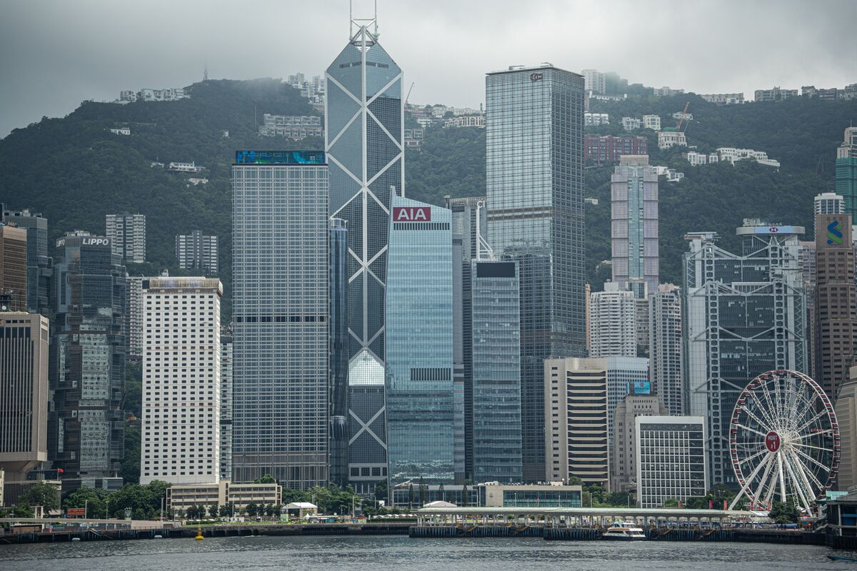 Hong Kong’s Insurance Boom Lures Job-Seeking Mainlanders