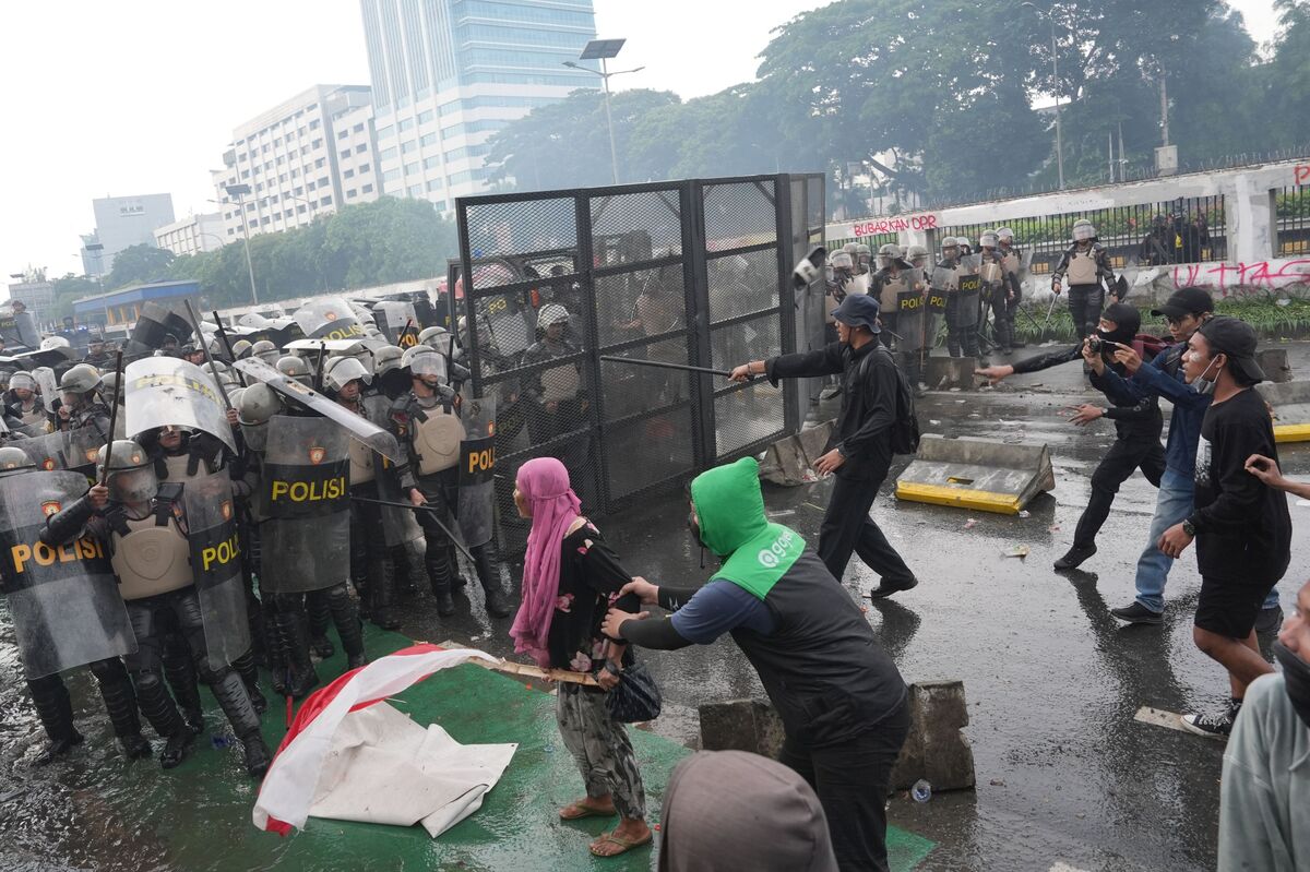 More Indonesia Protests Planned After One Killed in Police Clash
