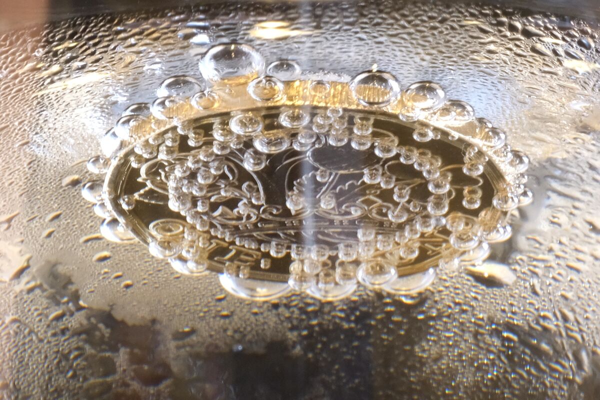 Pound Shows Signs of Creaking Under Weight of a No-Deal Brexit - Bloomberg