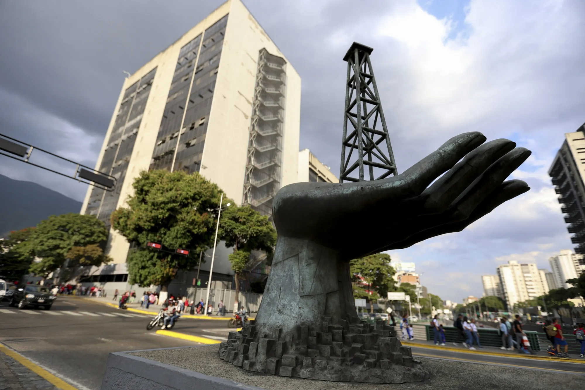 US nears deal to secure stake in Venezuelan oil fields as Caracas weighs OPEC exit, sources say