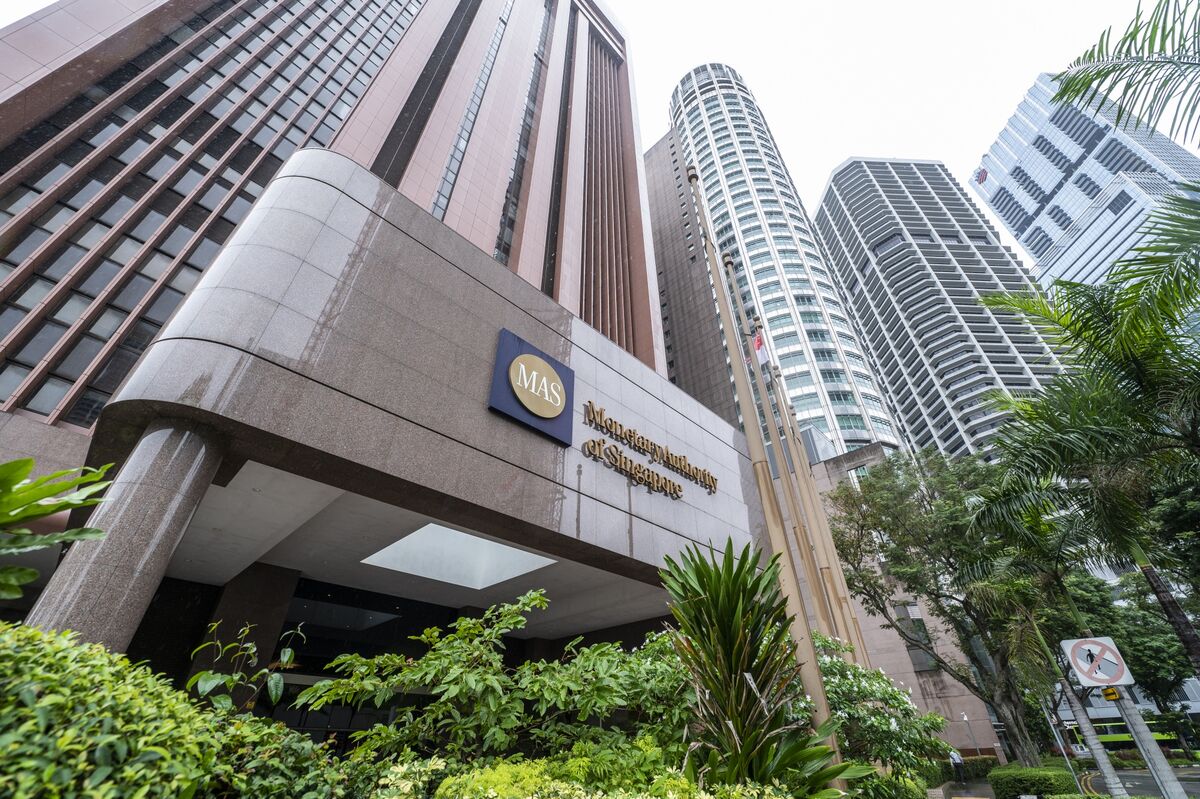 Singapore Monetary Authority Expected to Maintain Policy Amid US Tariff Risks