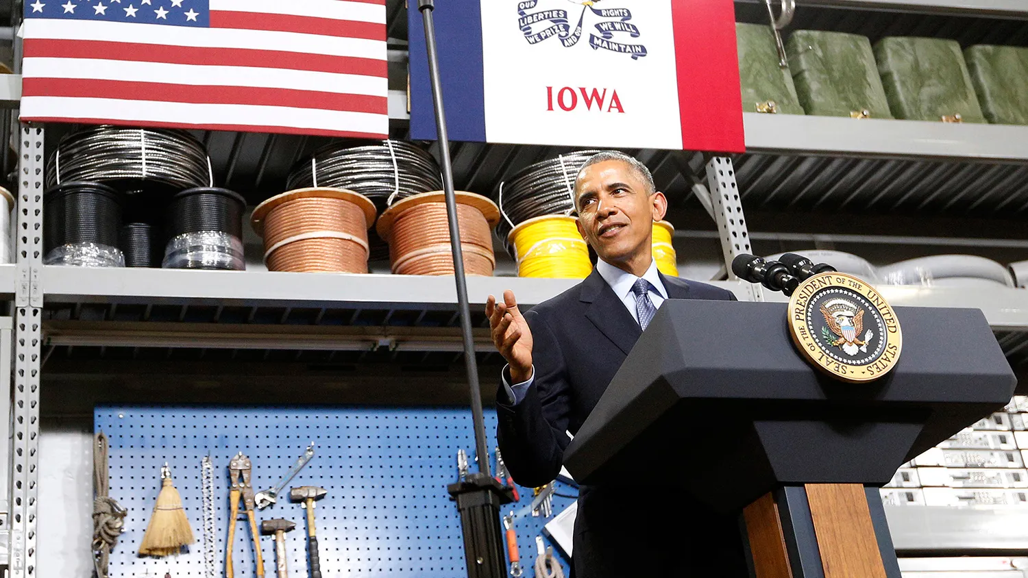 U.S. President Barack Obama speaks to a packed room at Cedar Falls Utilities on January 14, 2015 in Cedar Falls, Iowa. Obama spoke of plans to increase access to affordable high-speed broadband internet service across the nation.
