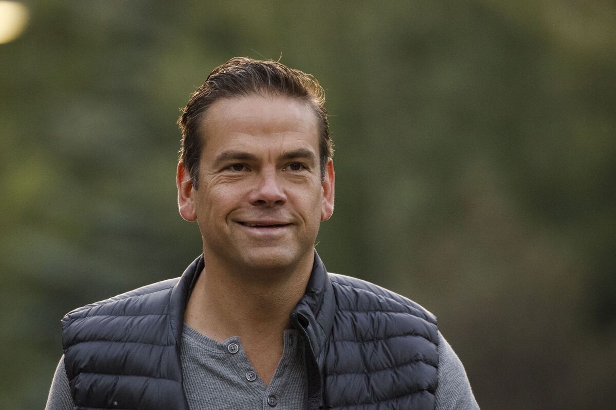 Murdoch Family Settles Suit Over Trust, Puts Lachlan on Top