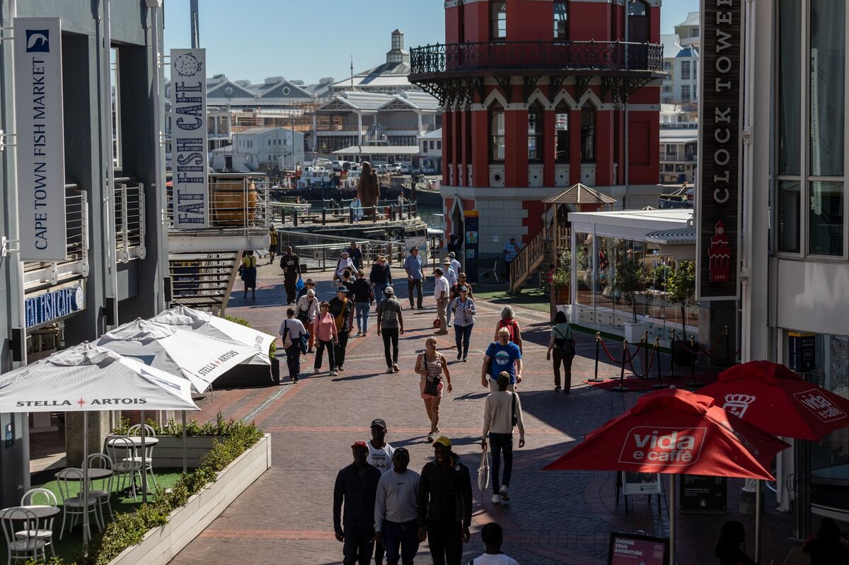 Traders Cut South Africa Rate-Hike Bets After Iran Peace Deal