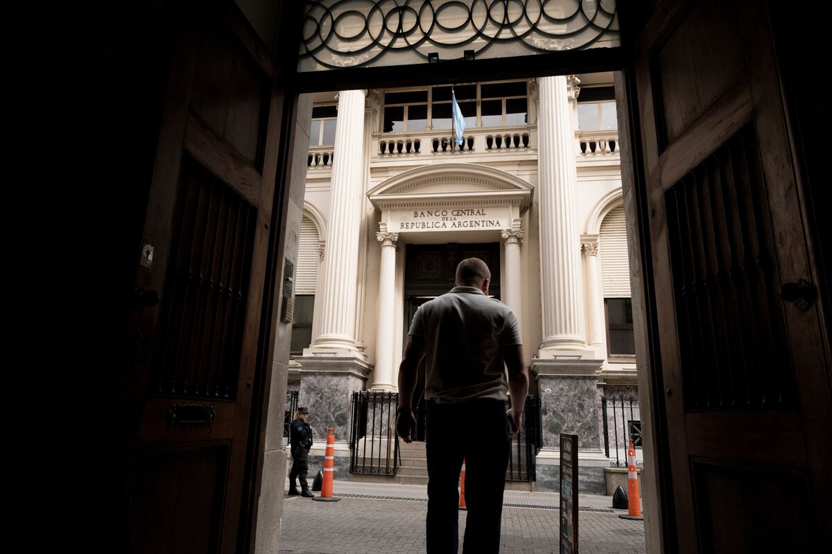 Argentina Debt Has Best Week Since 2022 on ‘Circuit Breaker’ Aid
