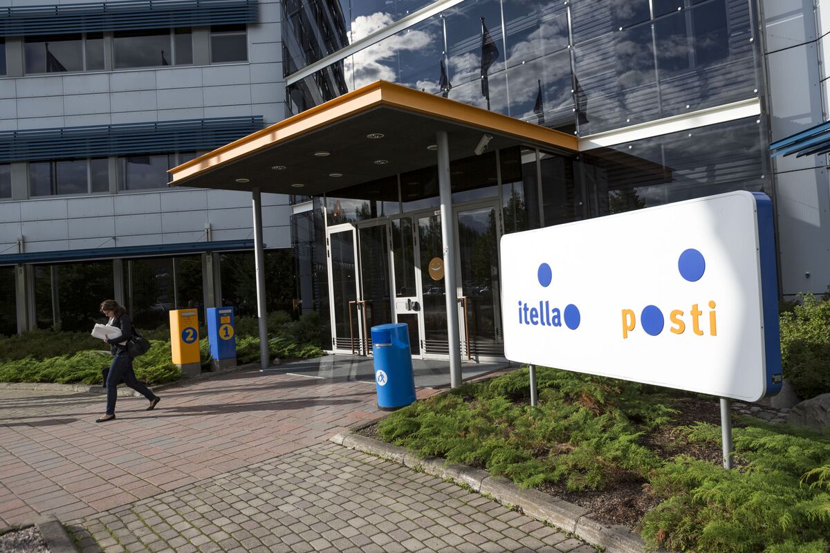 Finland to Weigh Courier Posti IPO as Soon as This Year