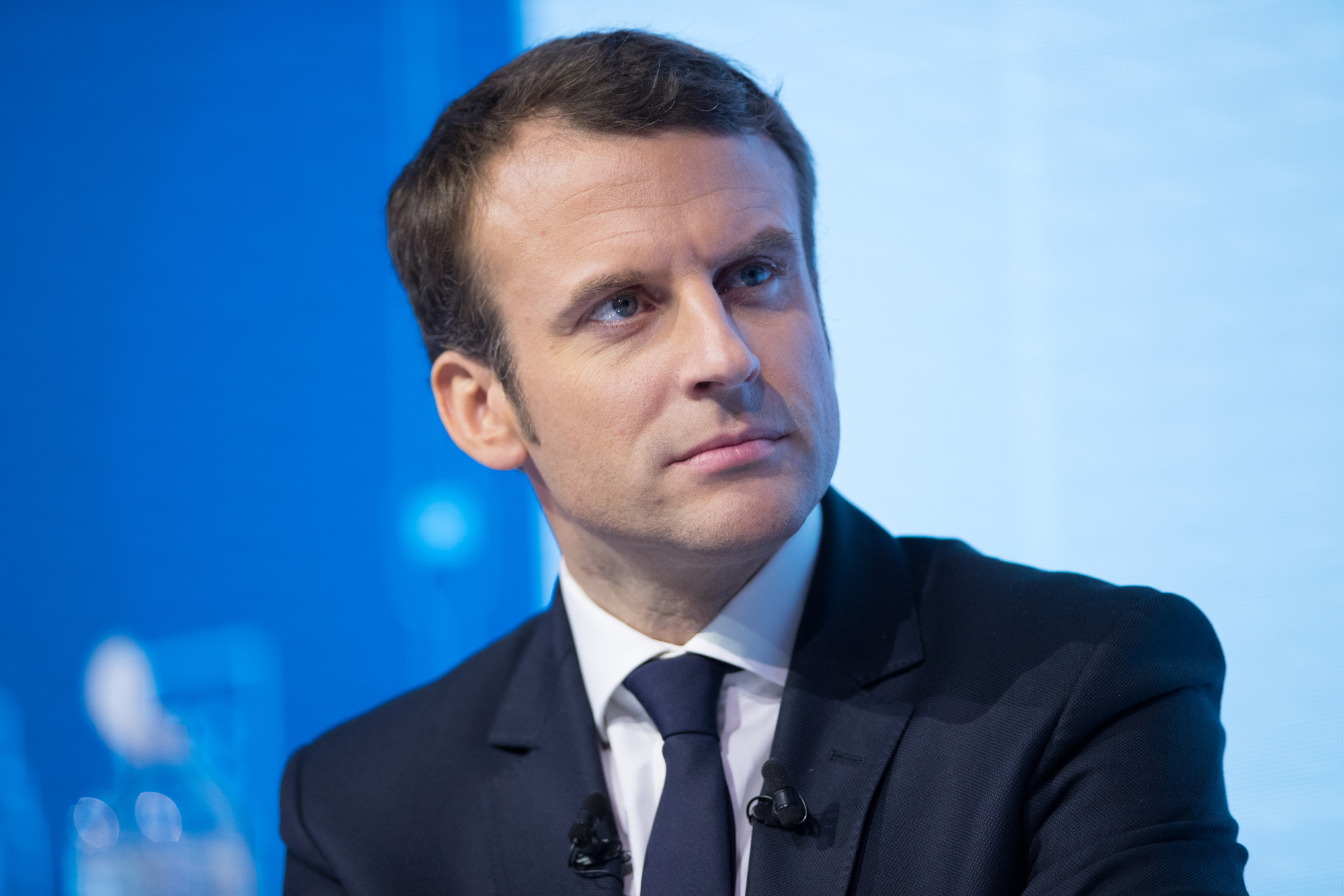 仏大統領選 マクロン氏 ルペン氏に２ポイント差に 第１回投票調査 Bloomberg