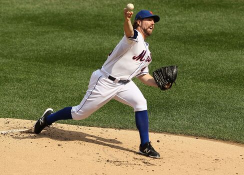 R.A. Dickey Wins 20th Game, First for Mets Since Viola in 1990
