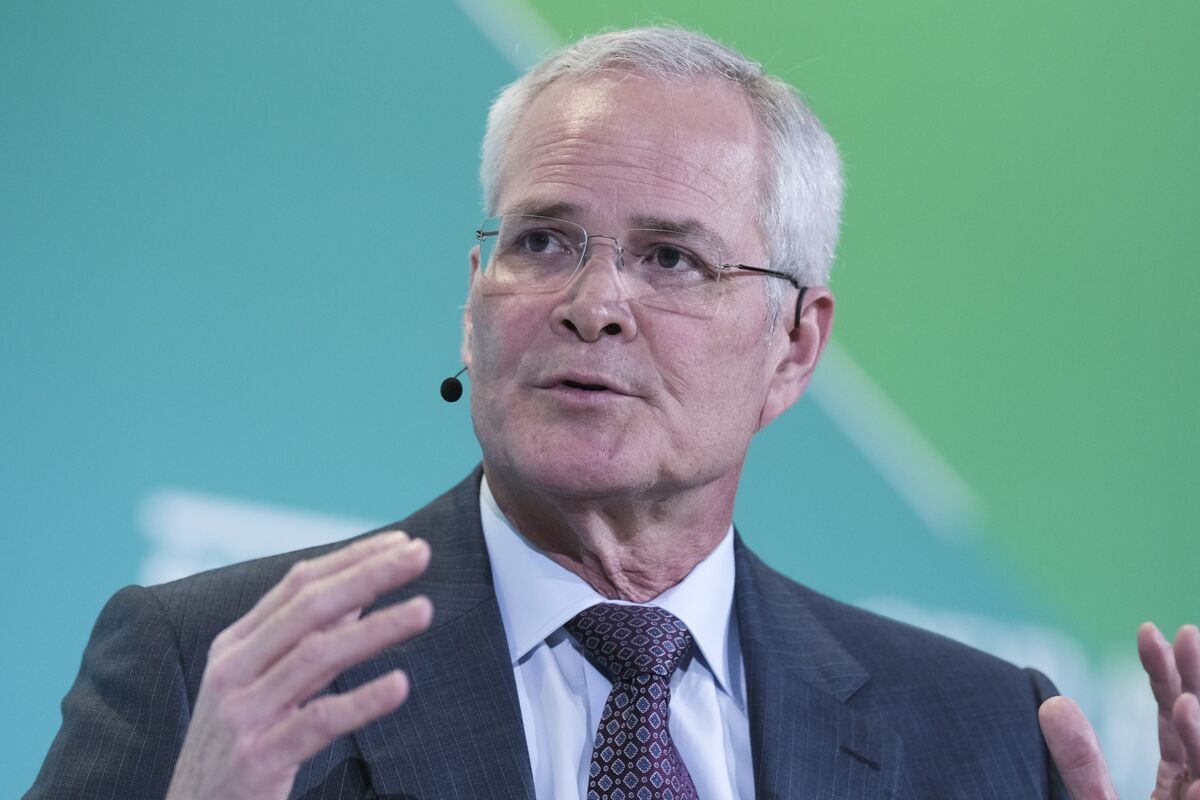 Exxon (XOM) CEO Darren Woods' Pay Jumps 52% in 2022 After Ukraine War ...