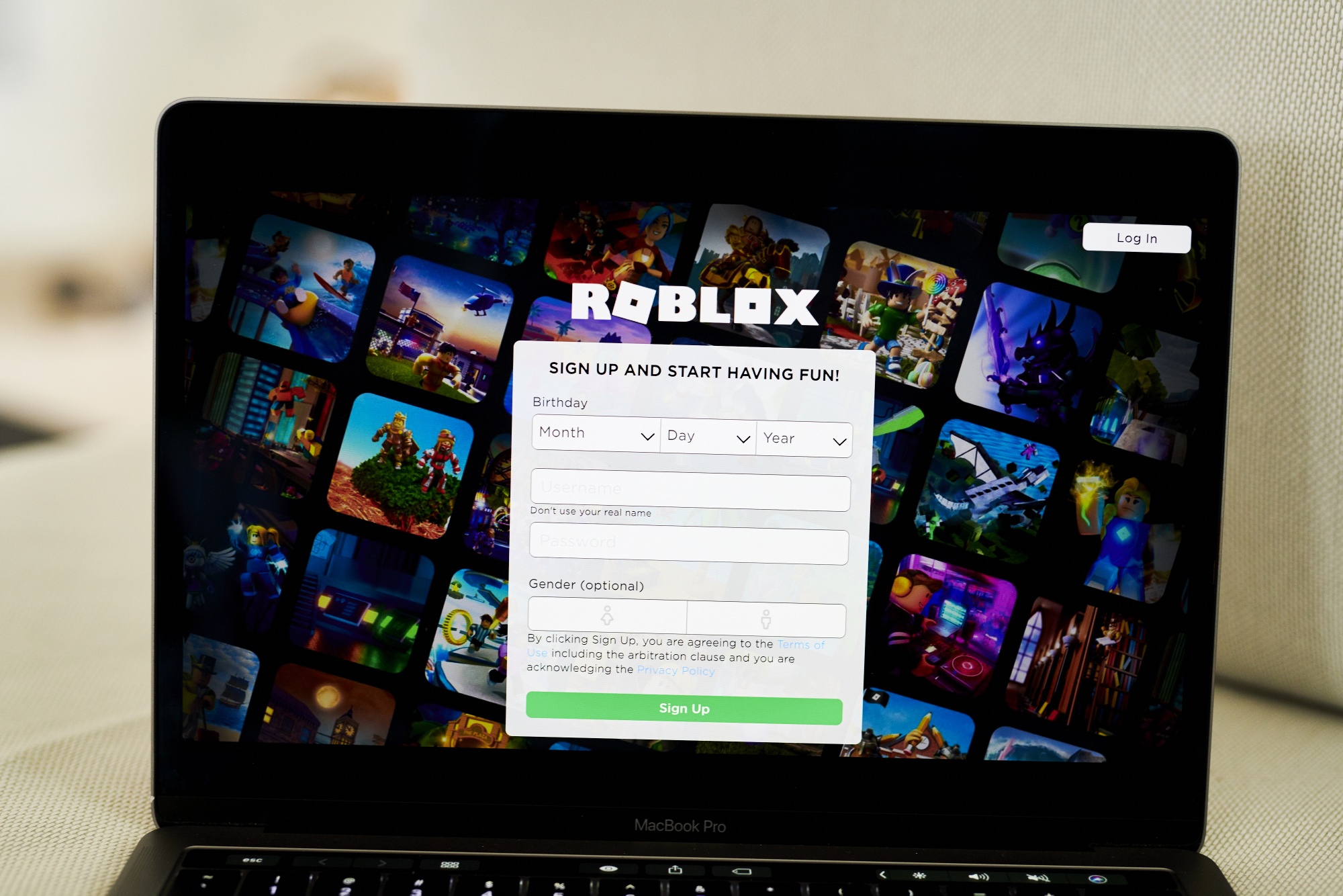 Roblox beats bookings estimates on higher in-game spending, shares jump